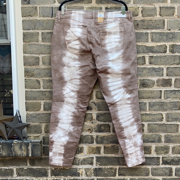 DKNY, NWT Tie Dye, Denim Jegging, Hippie Trail, Jeans, 16W, Plus - Picture 8 of 15